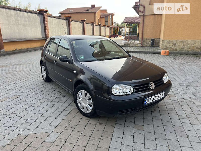 Хэтчбек Volkswagen Golf 2001 в Коломые