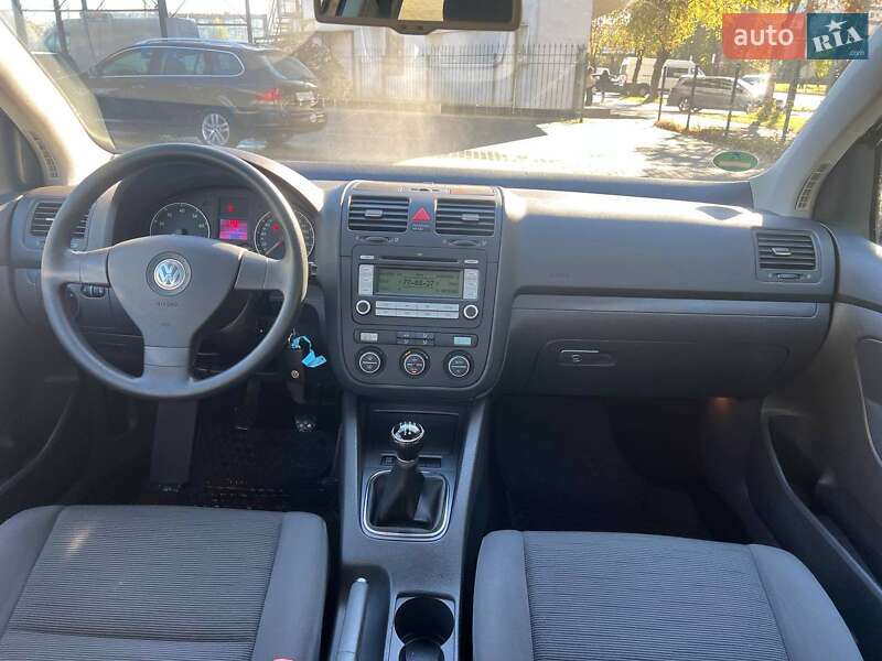 Хэтчбек Volkswagen Golf 2006 в Луцке