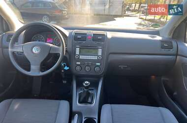 Хэтчбек Volkswagen Golf 2006 в 