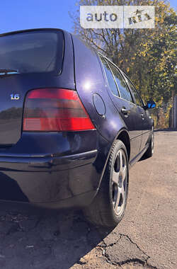 Хетчбек Volkswagen Golf 2001 в Сумах