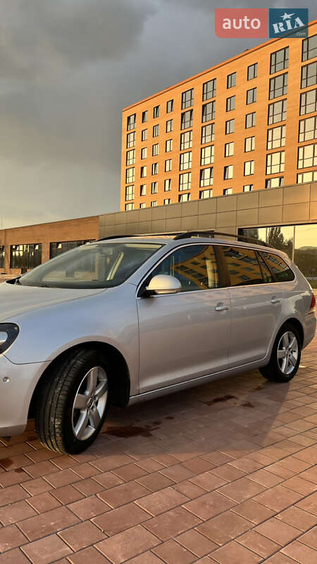 Універсал Volkswagen Golf 2010 в Нетішині