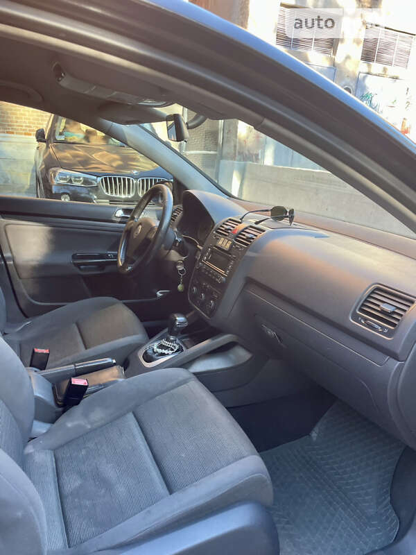 Хэтчбек Volkswagen Golf 2005 в Львове