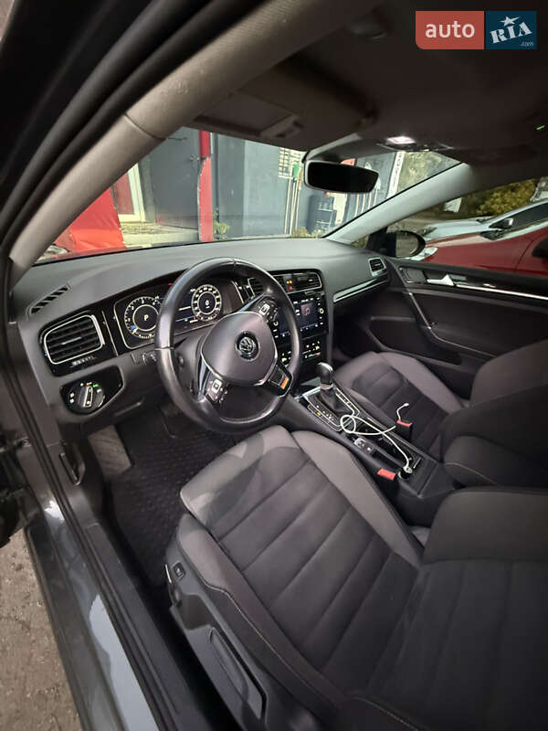 Универсал Volkswagen Golf 2019 в Киеве