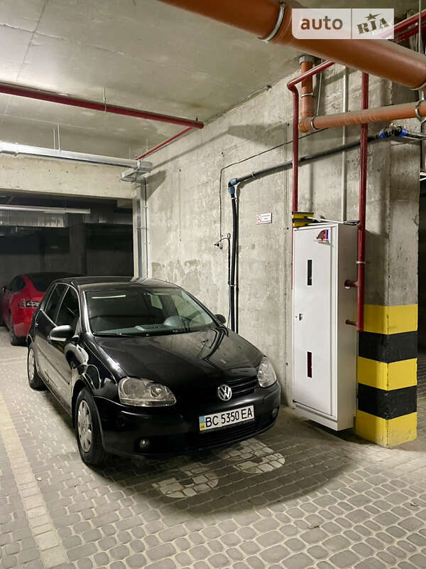 Хэтчбек Volkswagen Golf 2005 в Львове