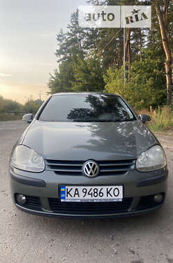 Хетчбек Volkswagen Golf 2005 в Києві