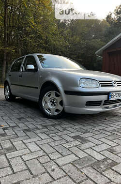 Хетчбек Volkswagen Golf 2001 в Брюховичах