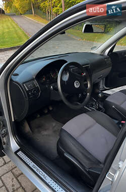 Хетчбек Volkswagen Golf 2001 в Брюховичах
