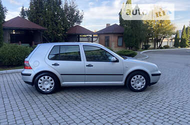 Хетчбек Volkswagen Golf 2002 в Львові