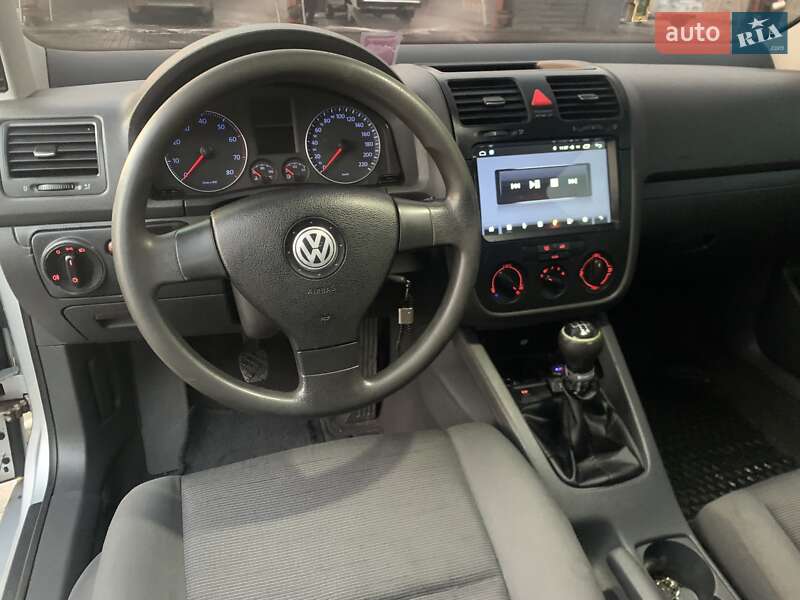 Хэтчбек Volkswagen Golf 2003 в Мукачево