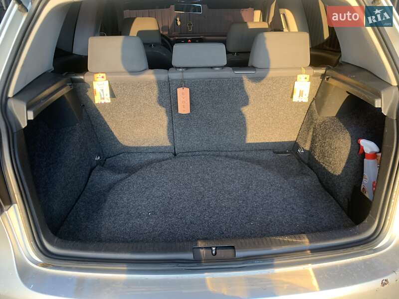 Хэтчбек Volkswagen Golf 2003 в Мукачево