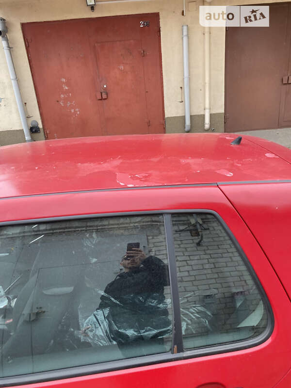 Хетчбек Volkswagen Golf 2002 в Києві