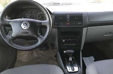 Хэтчбек Volkswagen Golf 2002 в Калуше