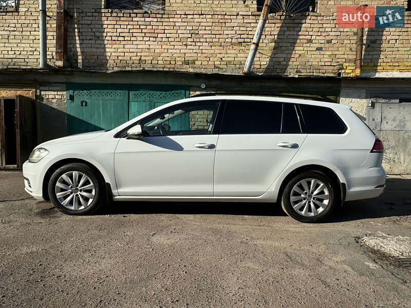 Универсал Volkswagen Golf 2017 в Киеве