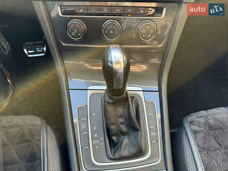 Универсал Volkswagen Golf 2017 в Киеве