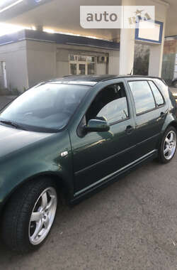 Хэтчбек Volkswagen Golf 2001 в Черновцах