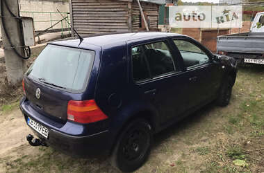 Хэтчбек Volkswagen Golf 2001 в Чернигове