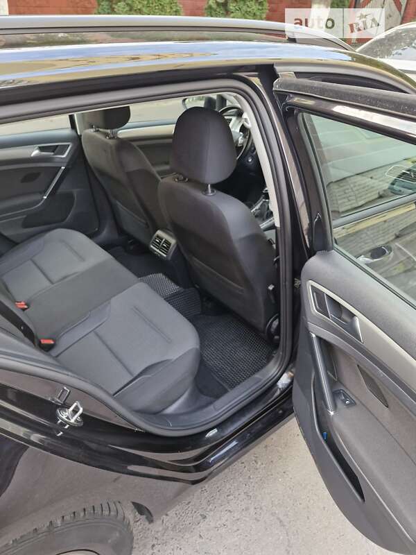 Універсал Volkswagen Golf 2014 в Рівному