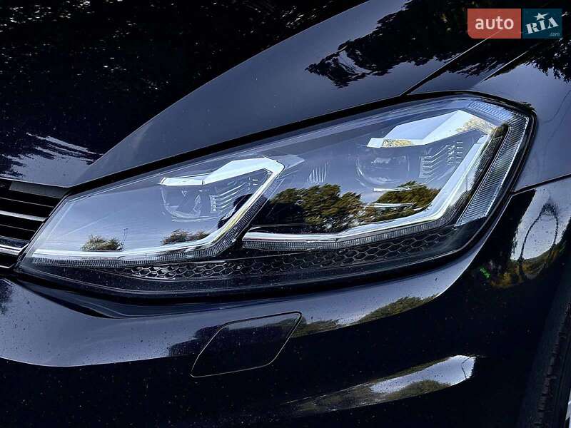 Універсал Volkswagen Golf 2020 в Вінниці