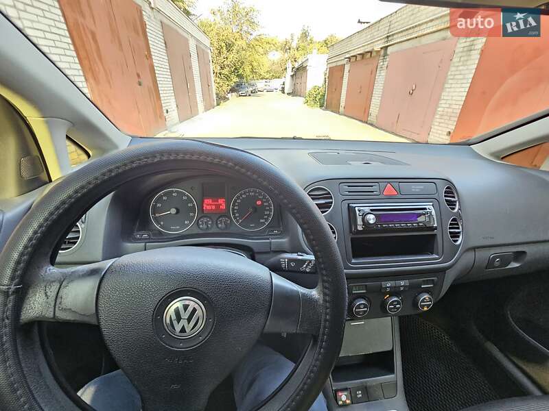 Хетчбек Volkswagen Golf 2007 в Києві