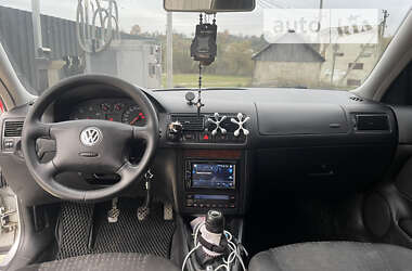 Хэтчбек Volkswagen Golf 2002 в Черновцах