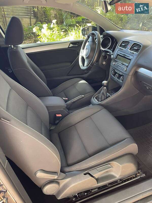 Хетчбек Volkswagen Golf 2011 в Ужгороді