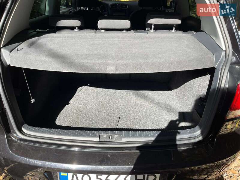 Хетчбек Volkswagen Golf 2011 в Ужгороді