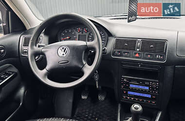 Хэтчбек Volkswagen Golf 2003 в Львове