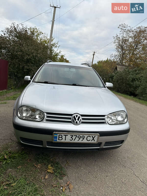 Універсал Volkswagen Golf 2001 в Миколаєві