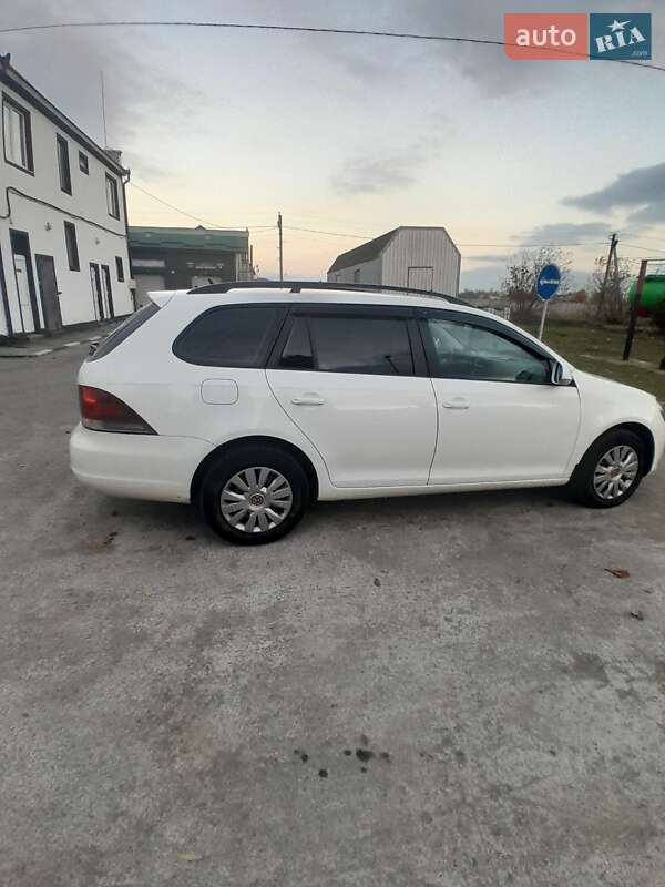 Универсал Volkswagen Golf 2011 в Тысменице