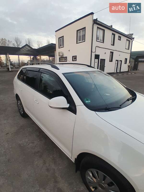 Универсал Volkswagen Golf 2011 в Тысменице