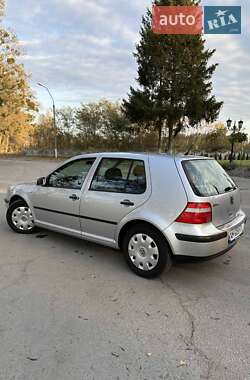 Хэтчбек Volkswagen Golf 2002 в Звягеле