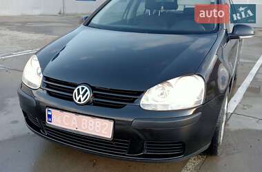 Хетчбек Volkswagen Golf 2005 в Косові