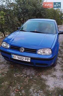 Хэтчбек Volkswagen Golf 2000 в 