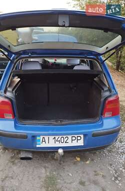 Хэтчбек Volkswagen Golf 2000 в 