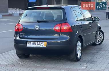 Хэтчбек Volkswagen Golf 2006 в Луцке