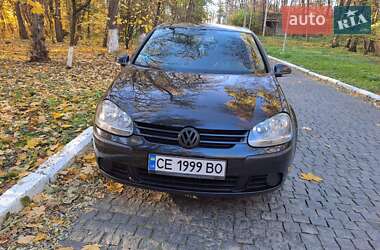 Хэтчбек Volkswagen Golf 2003 в Черновцах