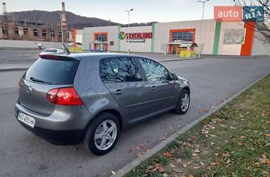 Хетчбек Volkswagen Golf 2006 в Сваляві