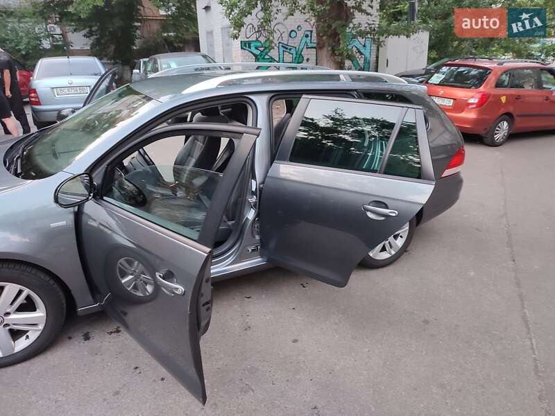 Универсал Volkswagen Golf 2012 в Киеве
