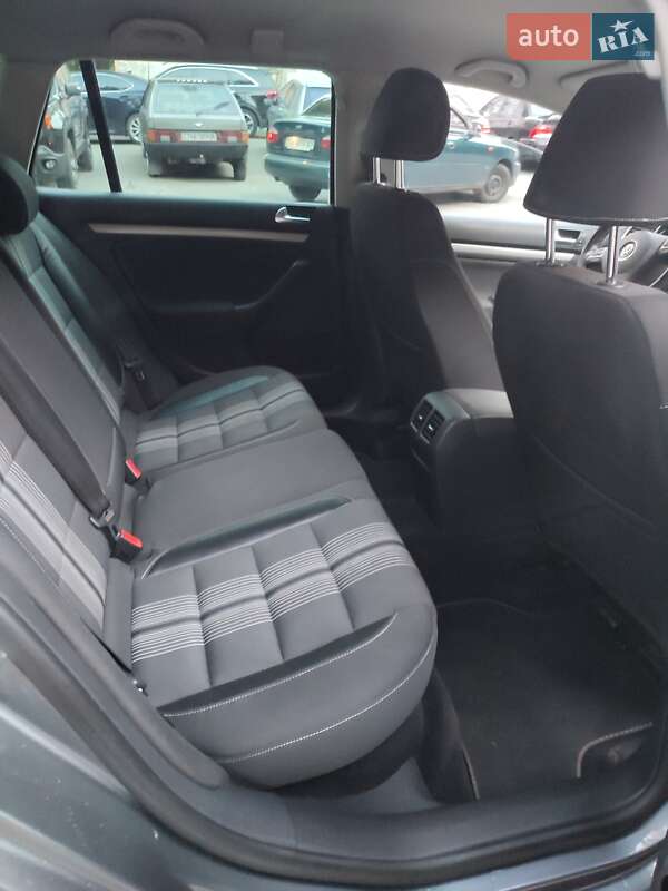 Универсал Volkswagen Golf 2012 в Киеве