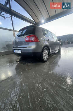 Хэтчбек Volkswagen Golf 2004 в Великом Березном