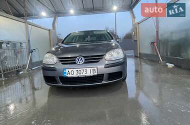 Хэтчбек Volkswagen Golf 2004 в Ужгороде