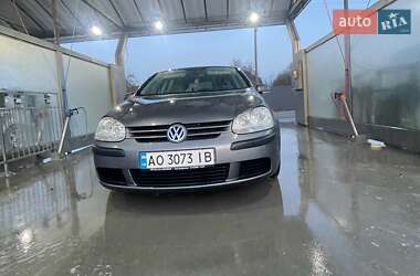 Хэтчбек Volkswagen Golf 2004 в Великом Березном