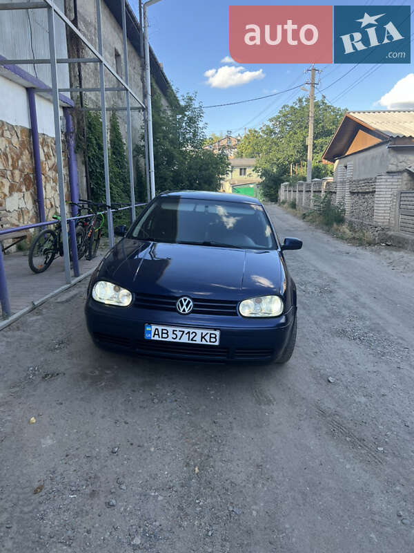 Хэтчбек Volkswagen Golf 2003 в Могилев-Подольске