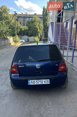 Хэтчбек Volkswagen Golf 2003 в Могилев-Подольске