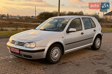 Хетчбек Volkswagen Golf 2003 в Городку