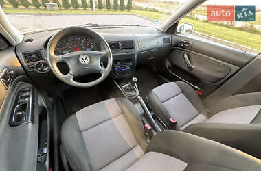 Хетчбек Volkswagen Golf 2003 в Городку