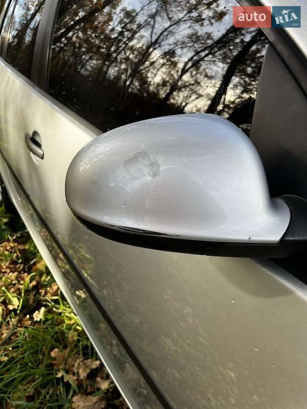 Хетчбек Volkswagen Golf 2004 в Львові