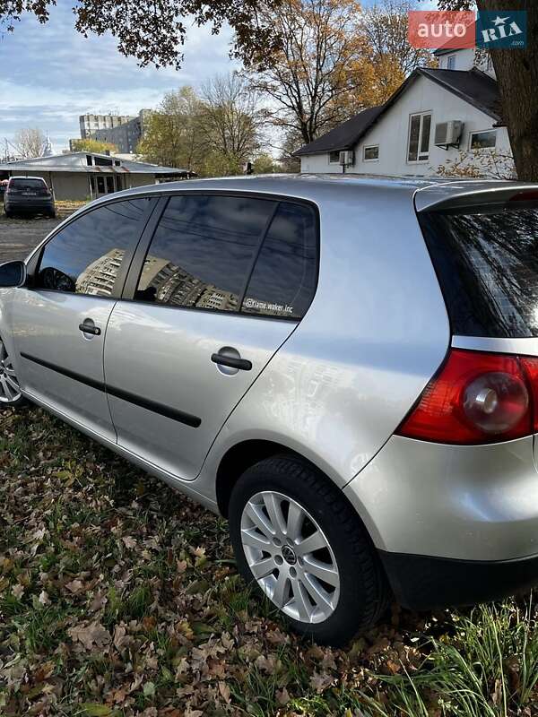 Хетчбек Volkswagen Golf 2004 в Львові