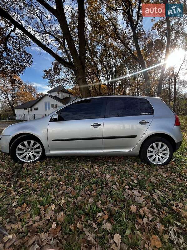 Хетчбек Volkswagen Golf 2004 в Львові