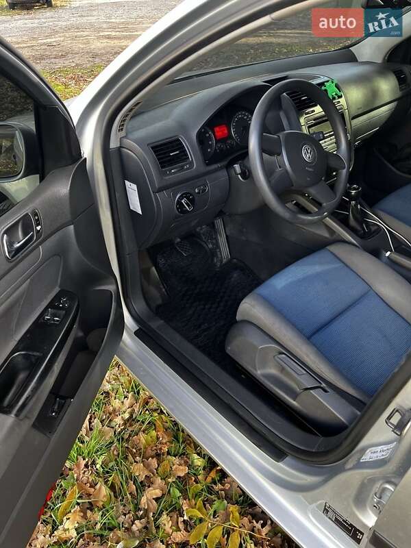 Хетчбек Volkswagen Golf 2004 в Львові